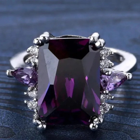 Cocktail Ring - Silver and Amethyst colour crystal stone- Size 8 - Picture 1 of 4